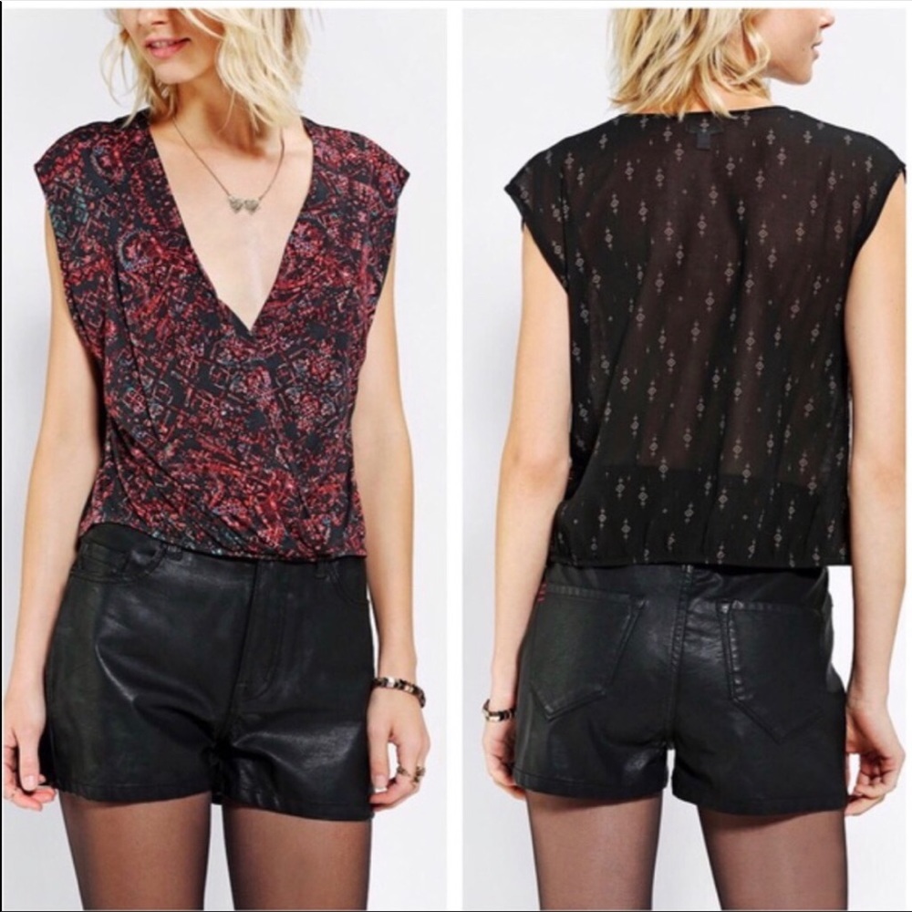 Urban Outfitters Écote Surplice crop Top size medium